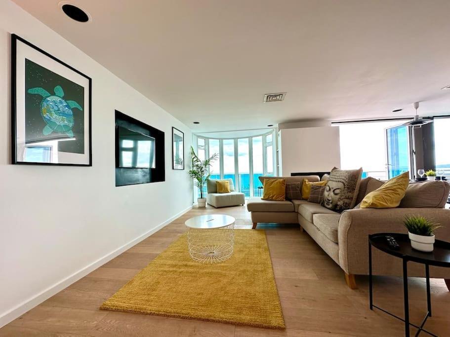 Stunning Panoramic Sea View Beach Location - Sleeps Up To 4 People - Free Parking - The Best Beach! - Great Location - Fast Wifi - Smart Tv - Newly Decorated - Sleeps Up To 4! Close To Bournemouth & Poole Town Centre & Sandbanks Exterior foto